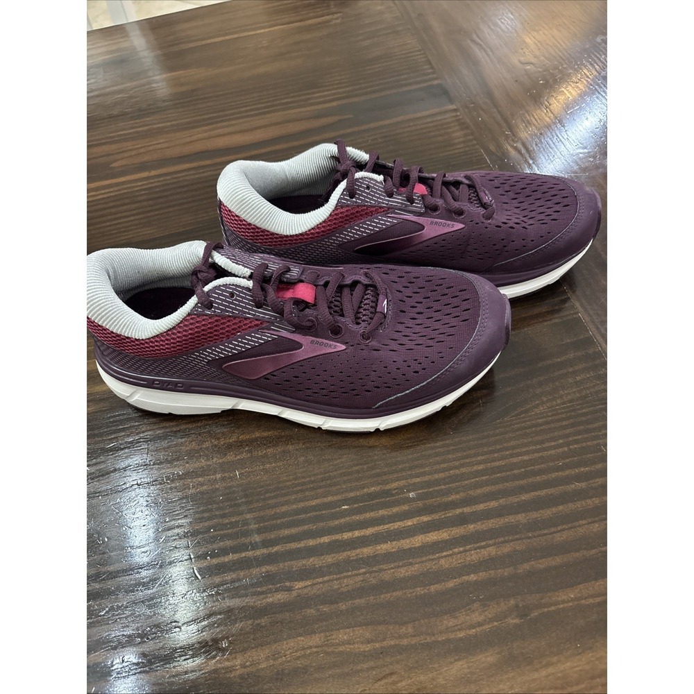 Brooks Dyad 10 Women 8D Wide Purple Cushioned Gym Running Activewear Shoes